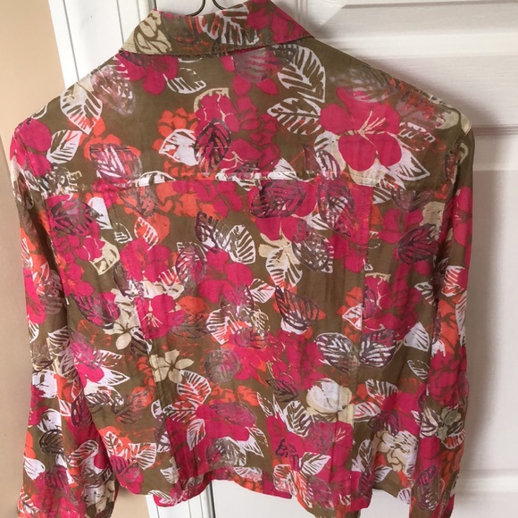 Ruby Rd Favorites Hawaiian Print Button Down Shirt - Picture 5 of 8
